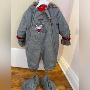 Snowsuit Carter’s 12M used only once !